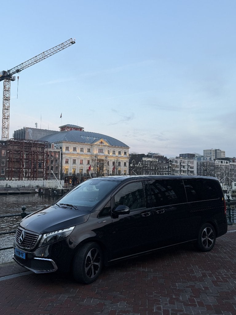 Foto 3 van Mercedes-Benz EQV 300 L3 204pk 2022 Zwart
