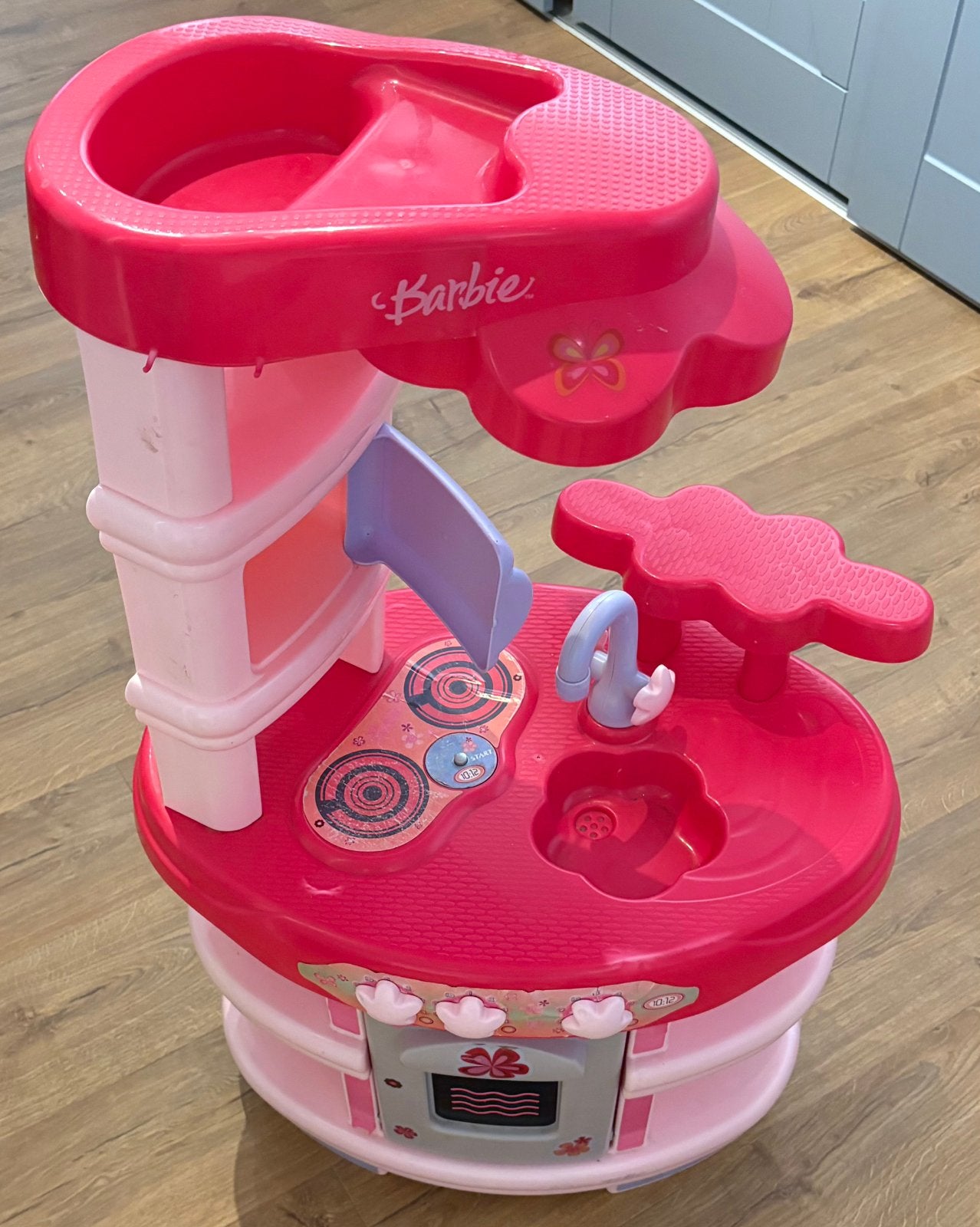Barbie speelkeuken met toebehoren (kinderkeuken)., Ophalen, Gebruikt, Kunststof, Speelkeuken