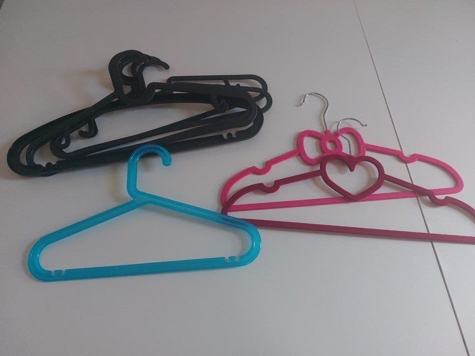 Gratis kledinghangers, Kleding | Dames, Kledinghangers, Ophalen, Zo goed als nieuw, Kunststof