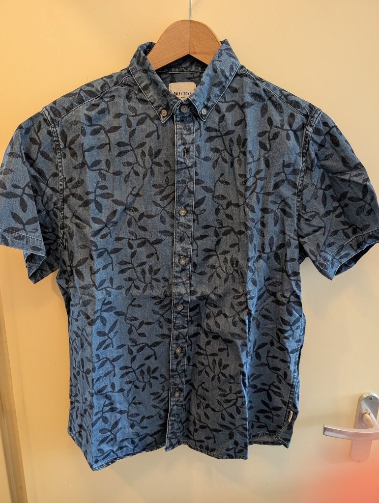 Only & Sons blauw bloemenoverhemd korte mouw maat M – nieuw, Blauw, Nieuw, Ophalen of Verzenden, Overige halswijdtes