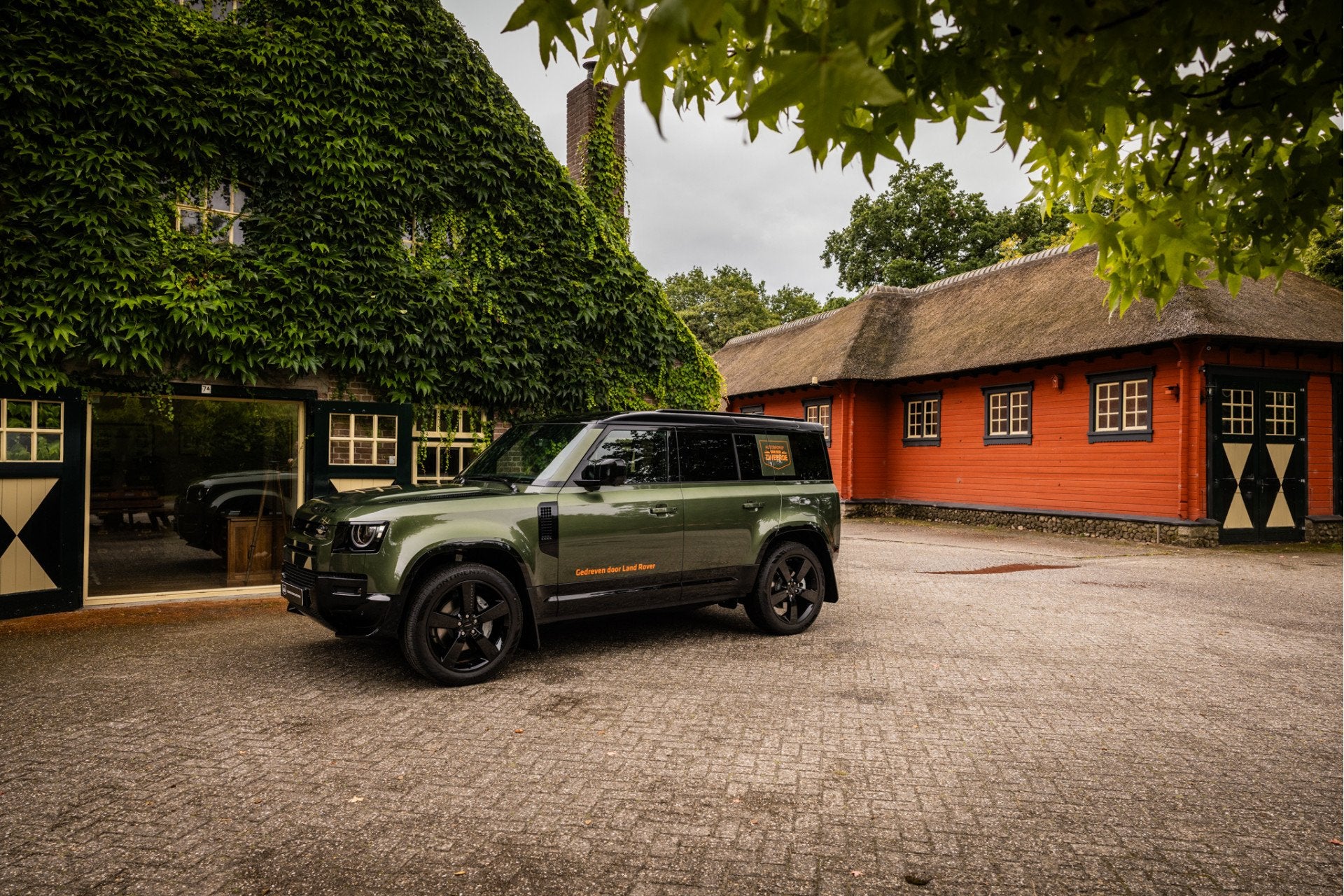 Land Rover Defender 110 2.0 P300e 110 X-Dynamic HSE Woolston