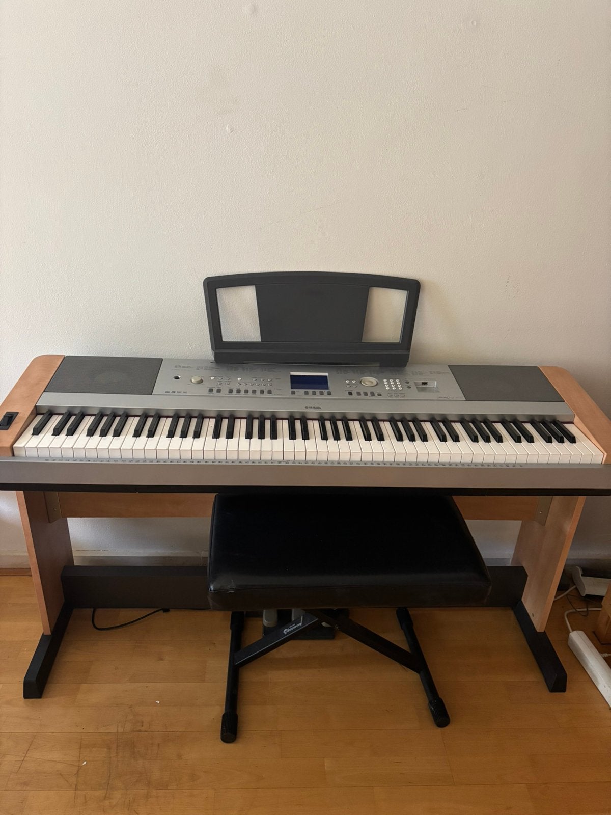 Elektrische piano  met zware toetsen DGX-640, Ophalen, Zo goed als nieuw, 88 toetsen, Yamaha