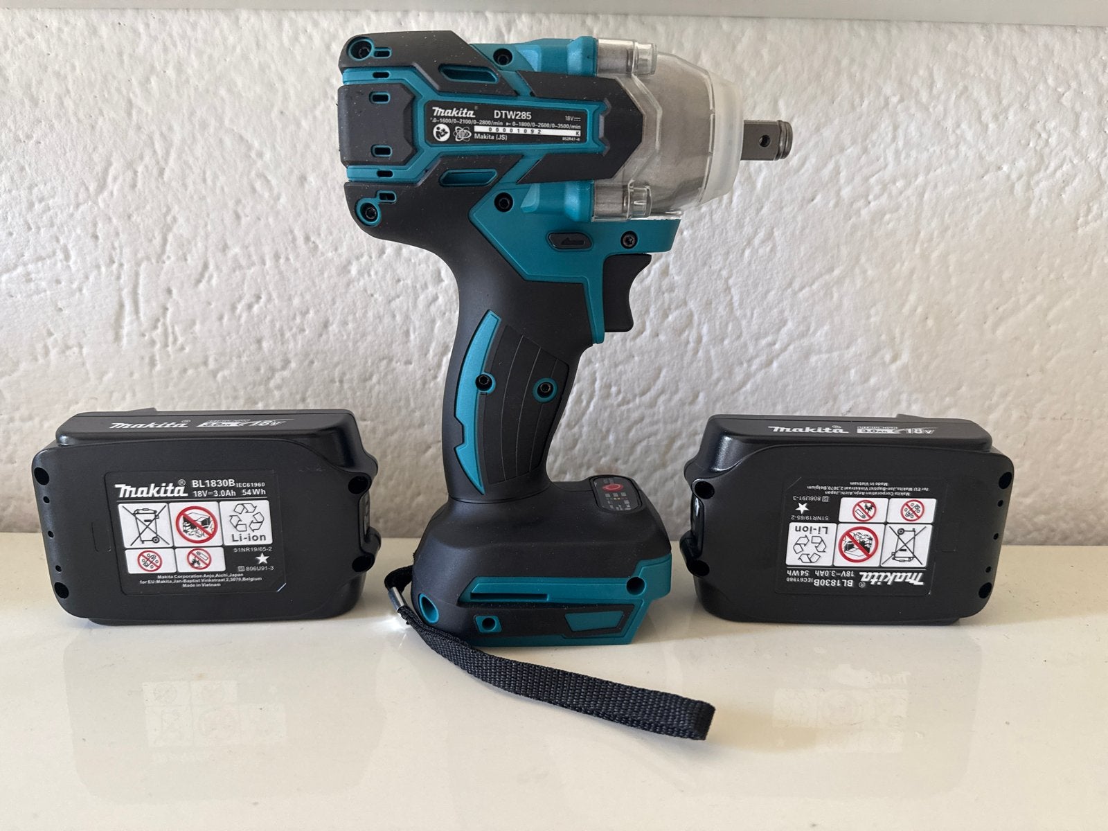 Makita DTW285 Accu Slagmoersleutel met 2x 3.0Ah accu's, Doe-het-zelf en Verbouw, Gereedschap | Handgereedschap, Ophalen of Verzenden