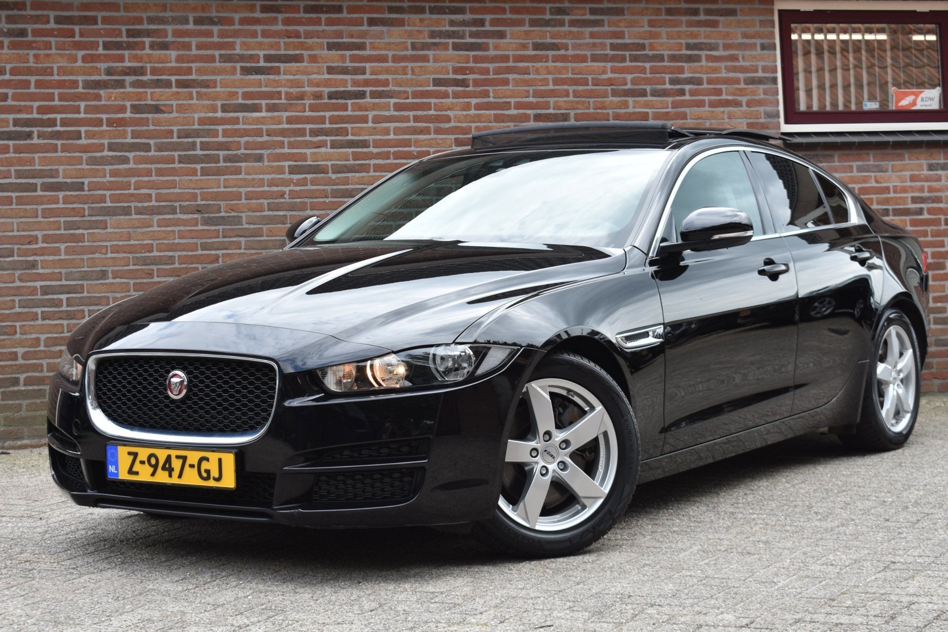 Jaguar XE 2.0 Portfolio '16 Pano Clima Navi Cruise Leder Inr, Auto's, Automaat, Zwart, Leder, Bedrijf
