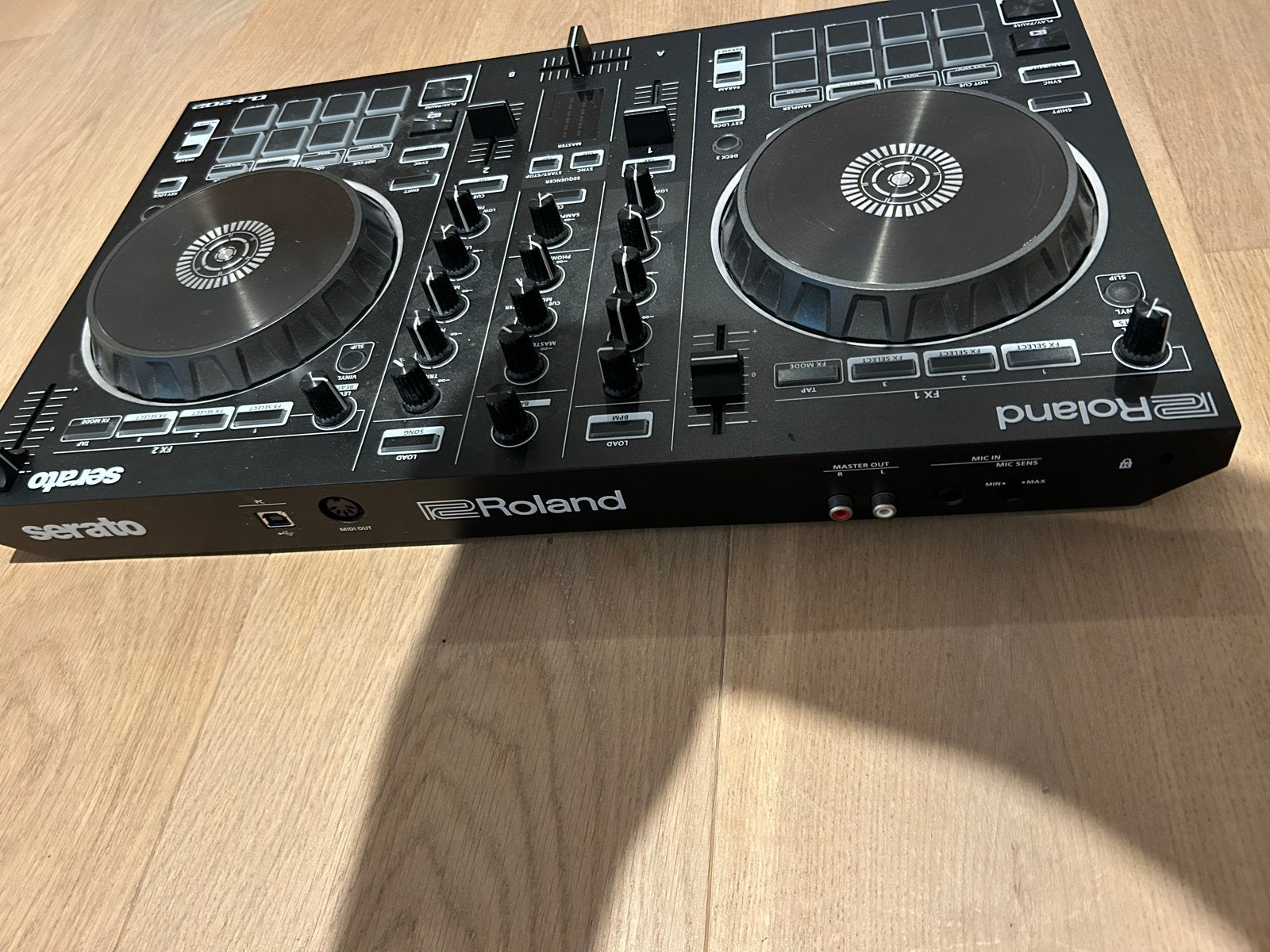 Roland DJ-202 DJ Controller - Zo goed als nieuw, Ophalen of Verzenden, Zo goed als nieuw, Dj-set, Overige merken
