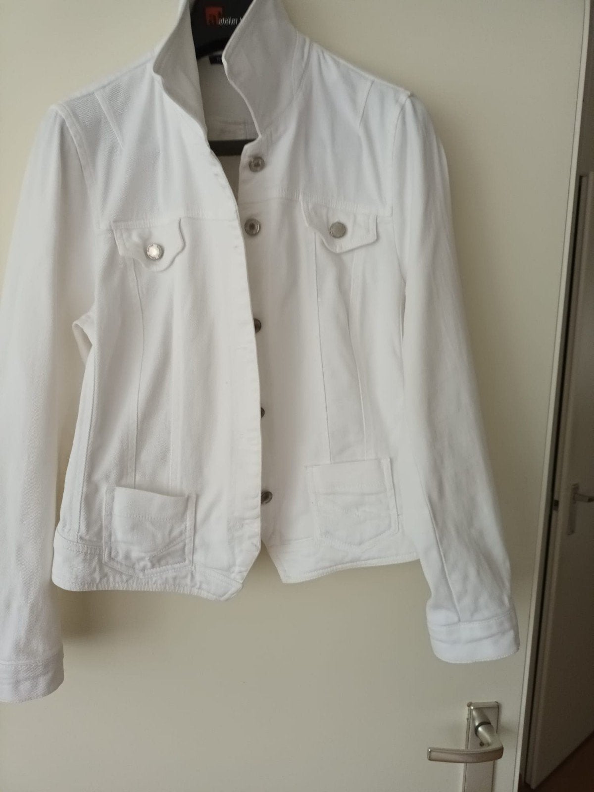 Witte spijkerjasje van Revolution, maat 44, Kleding | Dames, Wit, Ophalen of Verzenden, Zo goed als nieuw, Maat 42/44 (L)