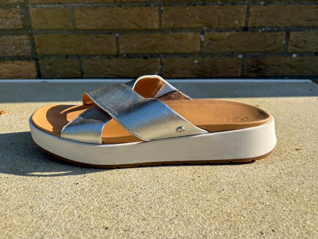 Ugg sandalen, Kleding | Dames, Schoenen, Overige kleuren, Zo goed als nieuw, Sandalen of Muiltjes, Ophalen of Verzenden