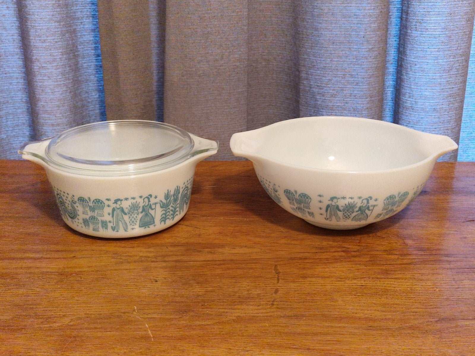 2X Vintage Pyrex Amish Butterprint schaal, diameter 19 en 22, Ophalen of Verzenden