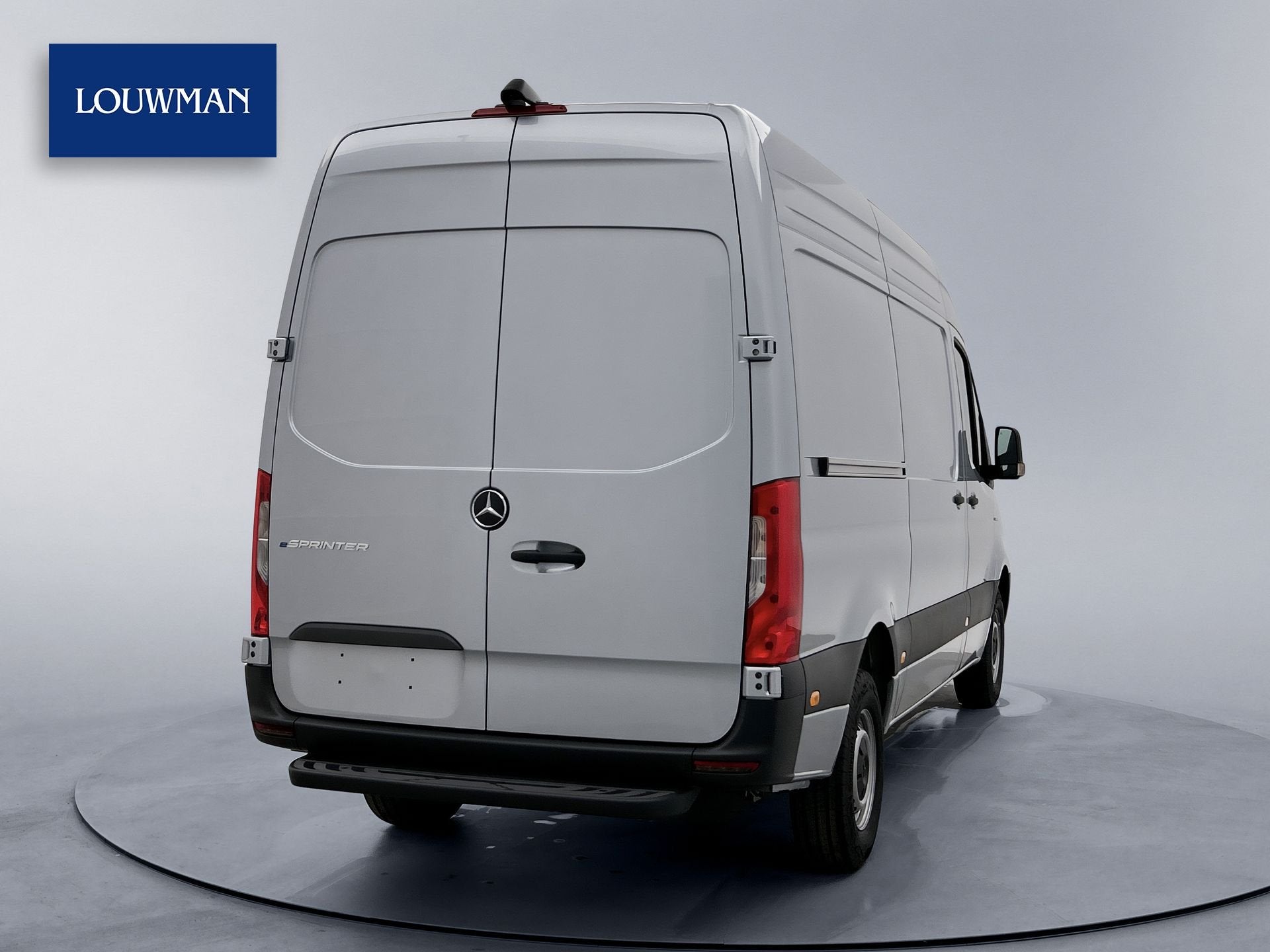 Mercedes-Benz eSprinter 320 L2H2 PRO RWD 81kWh | DC Laden 11, Automaat, 2605 kg, 56 kWh, Zilver of Grijs