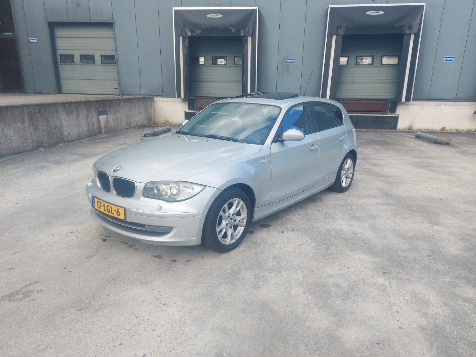 BMW 1-Serie 2.0 D 118 5DR 2009 Grijs, Auto's, BMW, 1-Serie, Achterwielaandrijving, 1995 cc, 1295 kg
