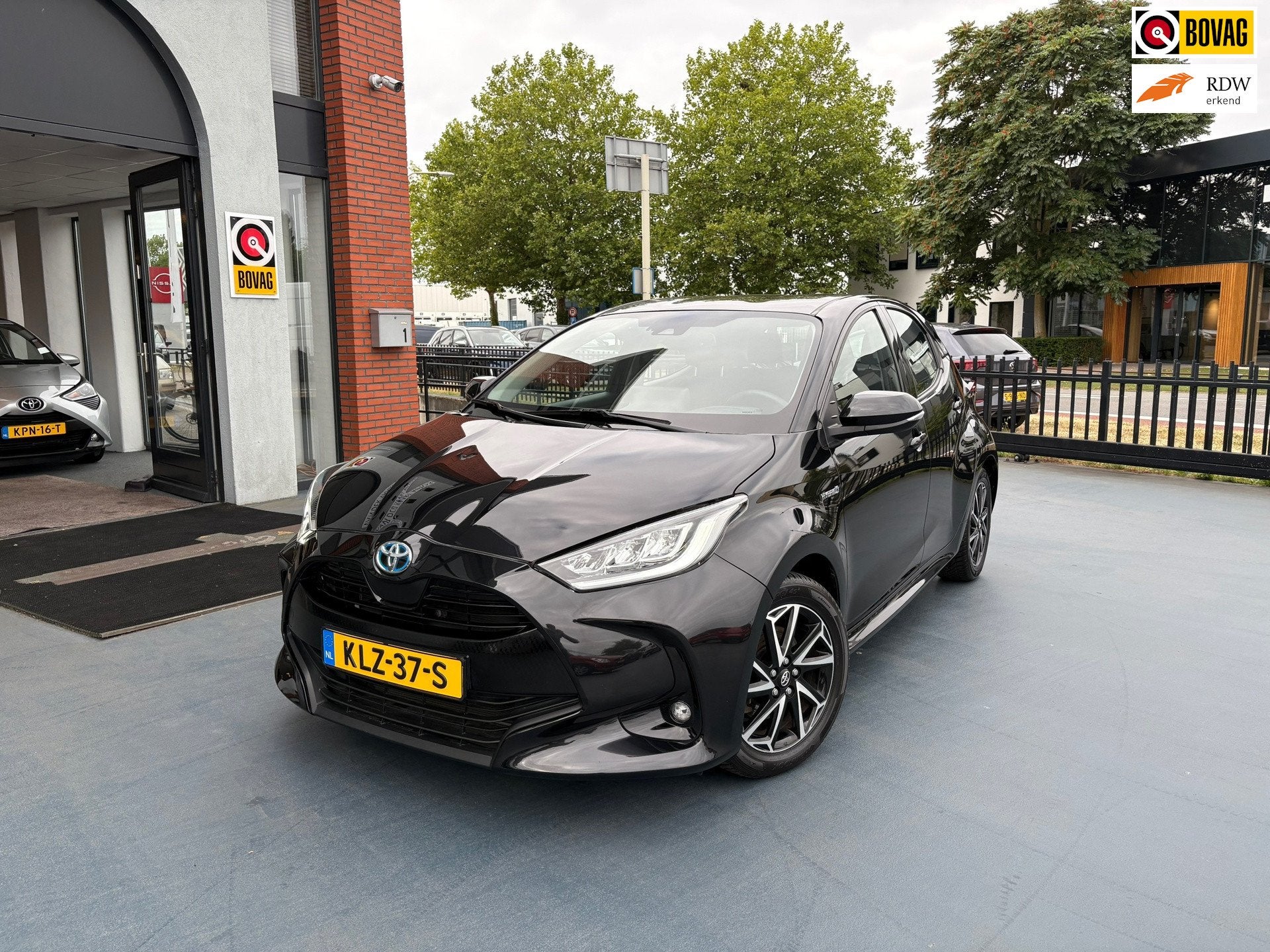 Toyota Yaris 1.5 Hybrid 115 Business, Auto's, Dealer onderhouden, 450 kg, Gebruikt, Euro 6