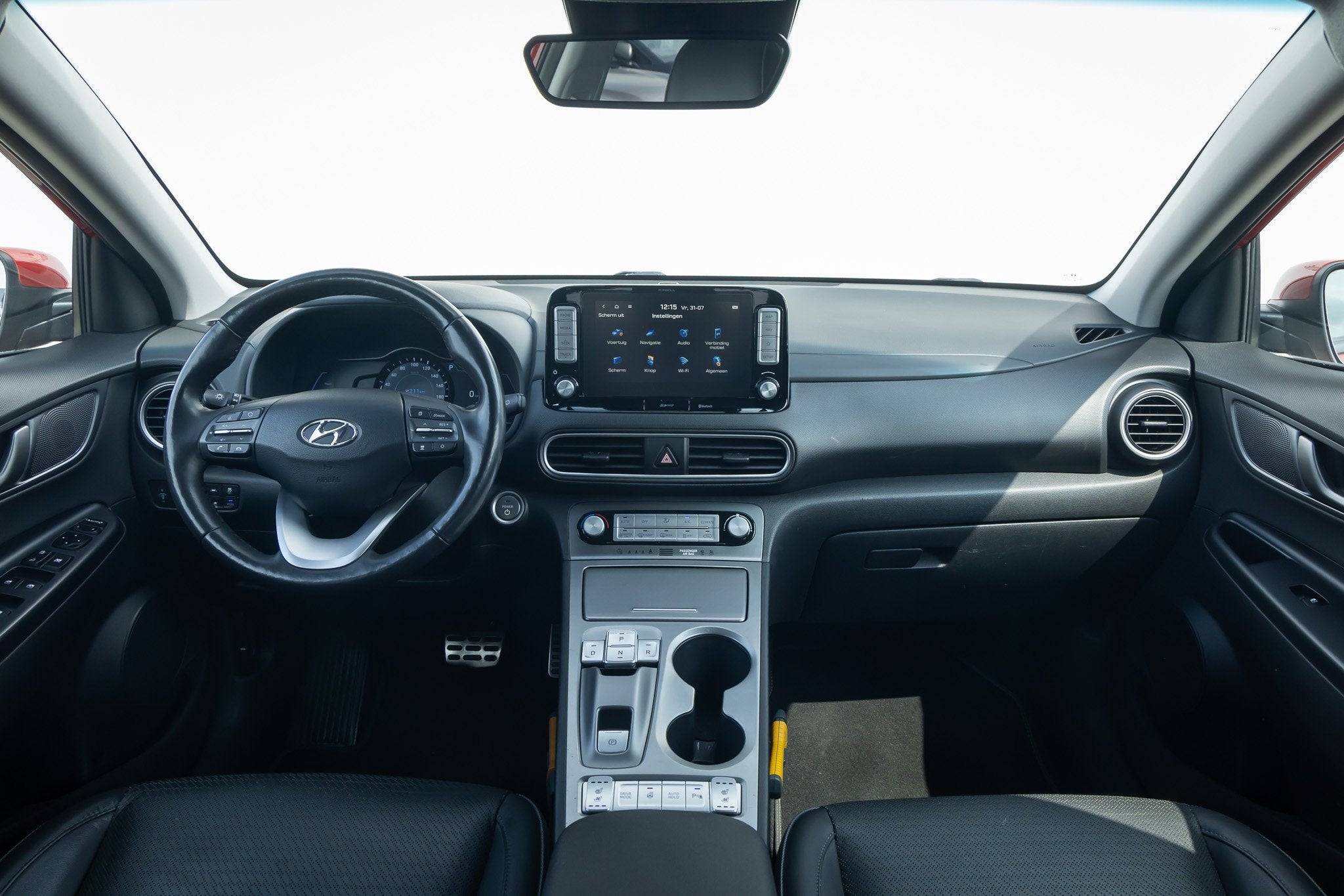 Hyundai KONA EV Premium 64 kWh 99.5% nlauto stoelventilatie, Auto's, Gebruikt, 77 €/maand, Automatische klimaatregeling, SUV of Terreinwagen