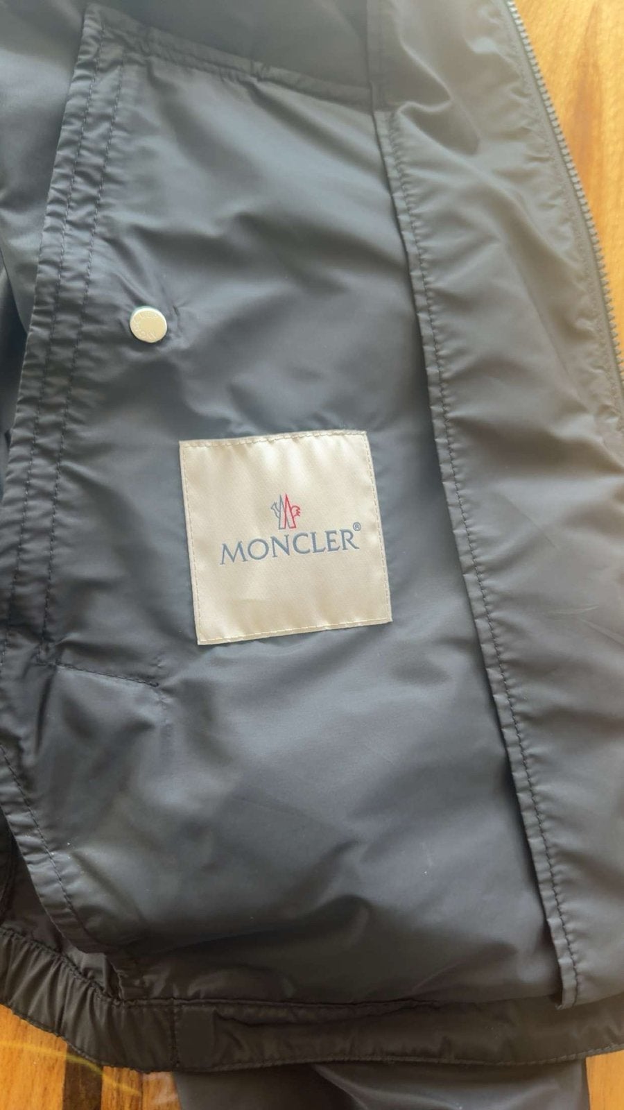 Moncler Zwarte Jas - Zo goed als nieuw, Moncler, Zwart, Ophalen of Verzenden, Zo goed als nieuw