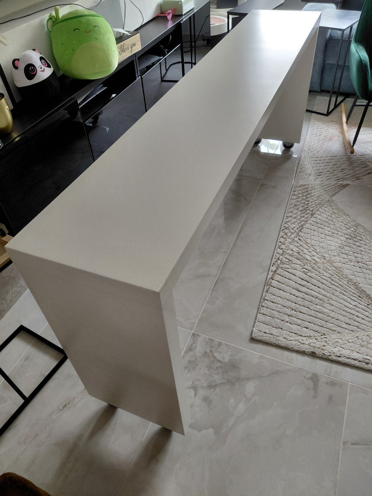 Ikea Malm Bedtafel / Sidetable op wielen - 191x78x36cm, Huis en Inrichting, Ophalen, Overige materialen, Gebruikt, Modern, functioneel