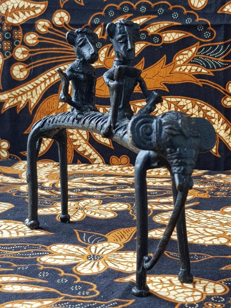 Olifant met strijders mooi antiek beeld uit India 20 cm., Ophalen of Verzenden