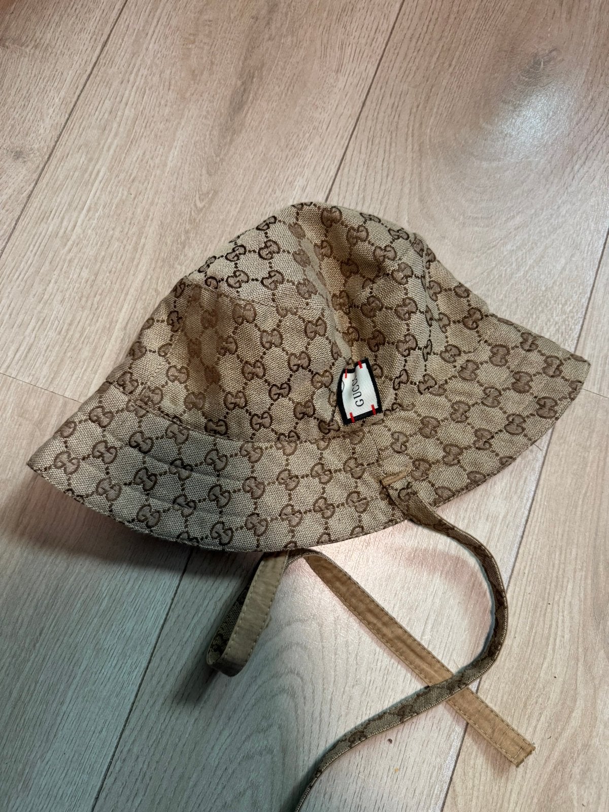 Gucci bucket hat, Ophalen, Zo goed als nieuw, Jongetje of Meisje