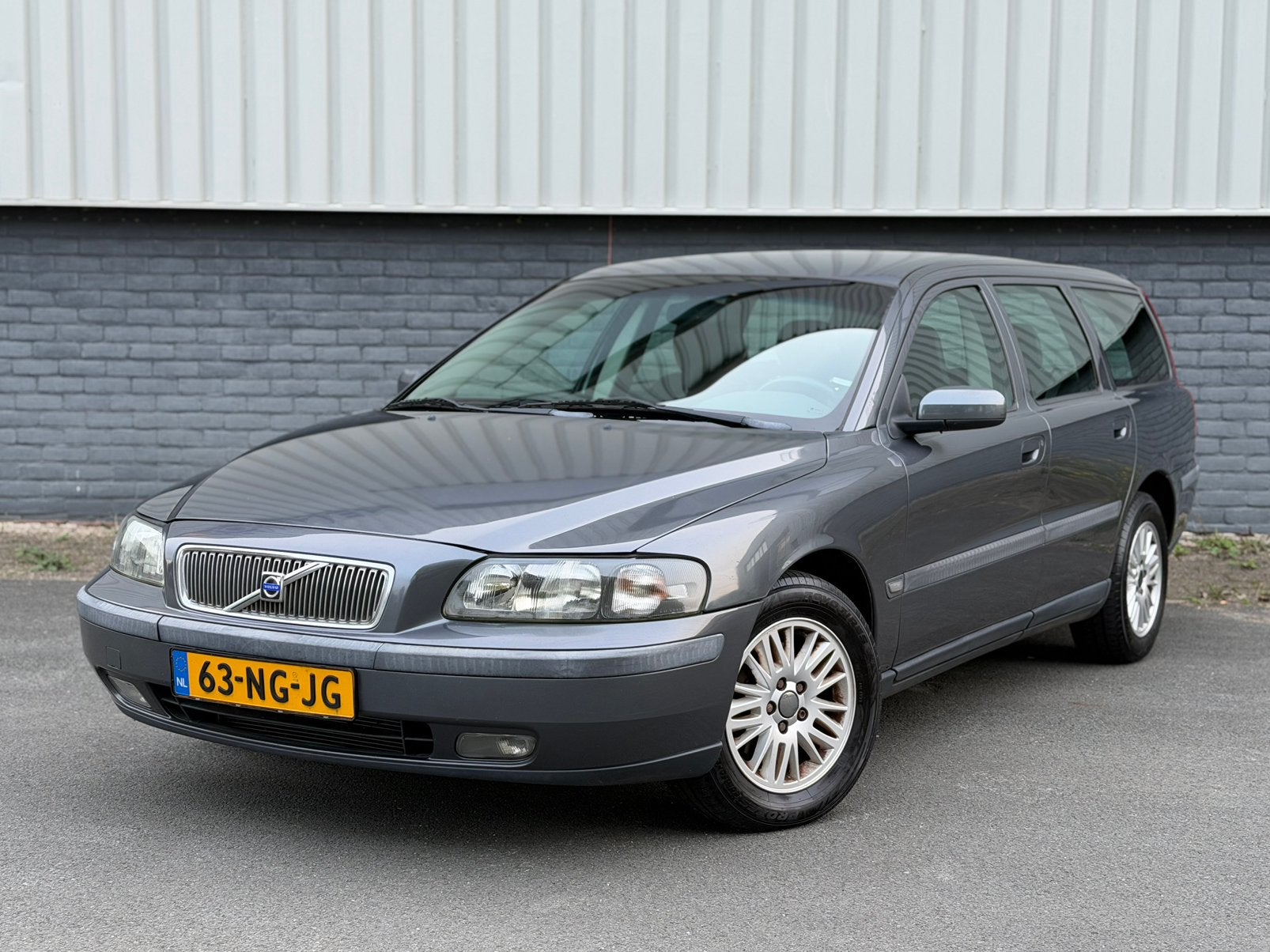 Volvo V70 2.4 Handbak | Cruise | Airco | 5 Cilinder |, Voorwielaandrijving, Zwart, Leder en Stof, V70