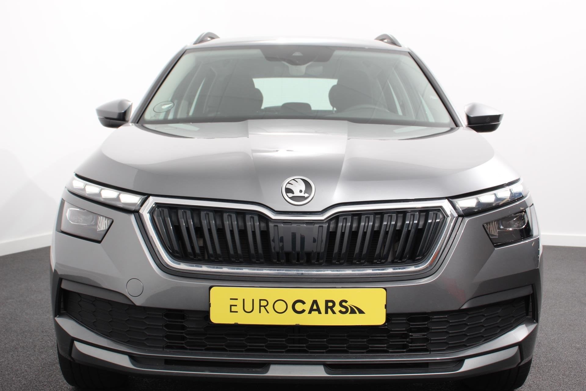 Skoda Kamiq 1.0 TSI 110 pk DSG Life Navigatie Apple Carplay/, Auto's, Stof, Gebruikt, LED verlichting, 630 kg