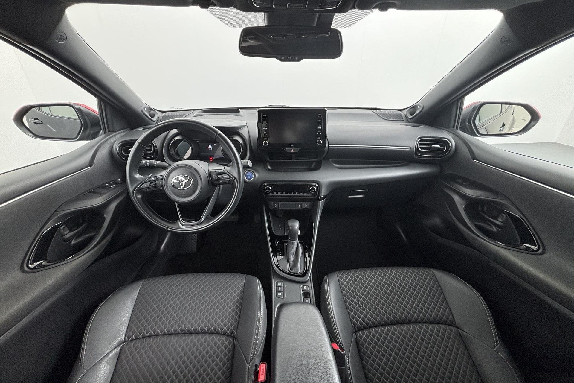Toyota Yaris 1.5 Hybrid Executive Zuinige en compacte hybrid, Adaptive Cruise Control, 450 kg, Gebruikt, Euro 6