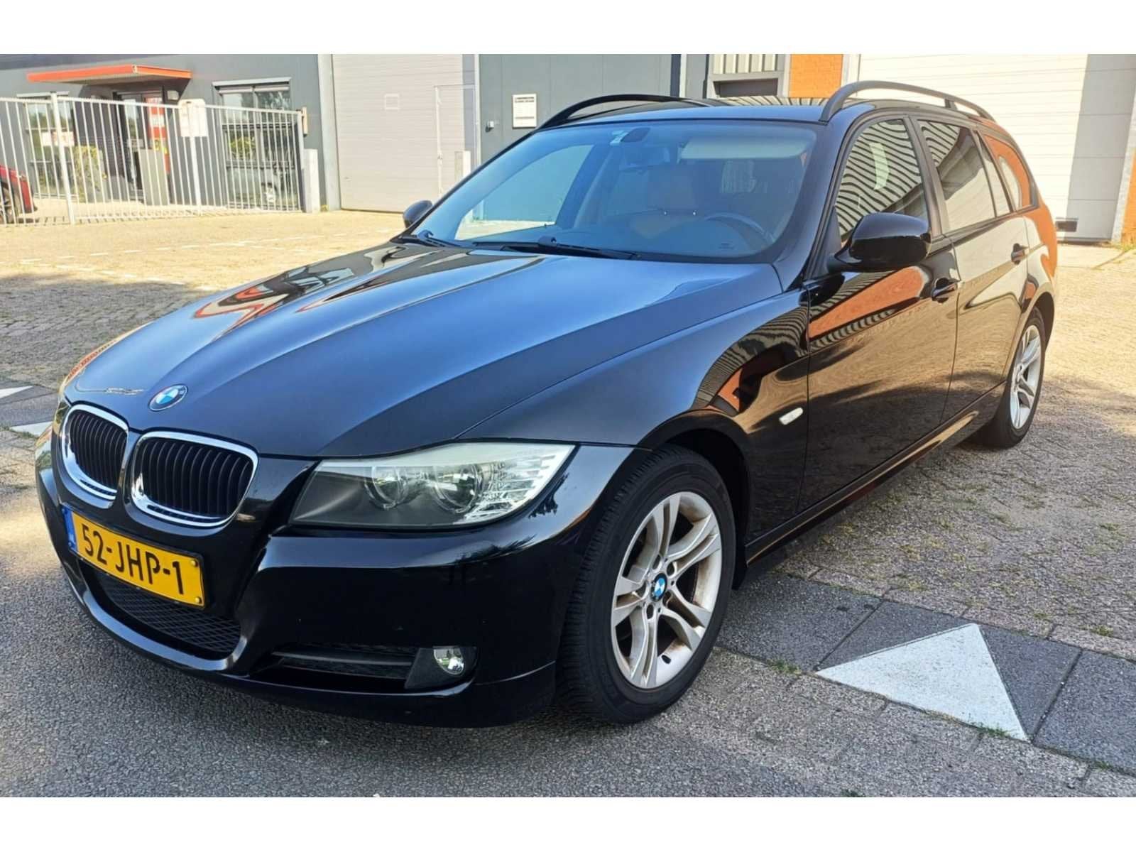 BMW 318i Touring Business Line, 52-JHP-1, Achterwielaandrijving, Zwart, Origineel Nederlands, Handgeschakeld
