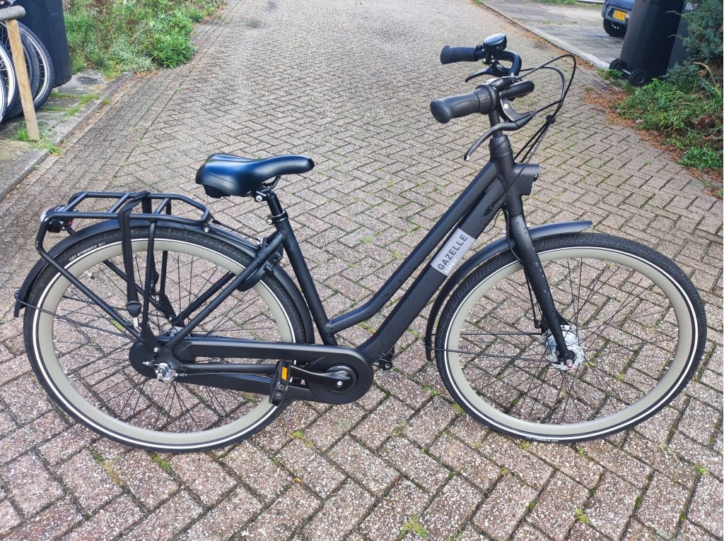 Gazelle Esprit , is een fraaie, 3 speed, Niet ingevuld, Zo goed als nieuw, Niet ingevuld, Trommelrem