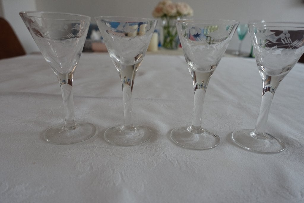 4 vintage borrel-likeurglazen, Ophalen of Verzenden, Zo goed als nieuw, Borrel- of Shotglas