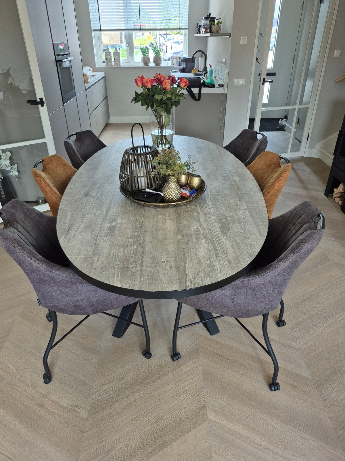 Prachtige ovaale tafel met 6 stoelen, Huis en Inrichting, Tafels | Eettafels, Ophalen of Verzenden, Zo goed als nieuw, Rechthoekig