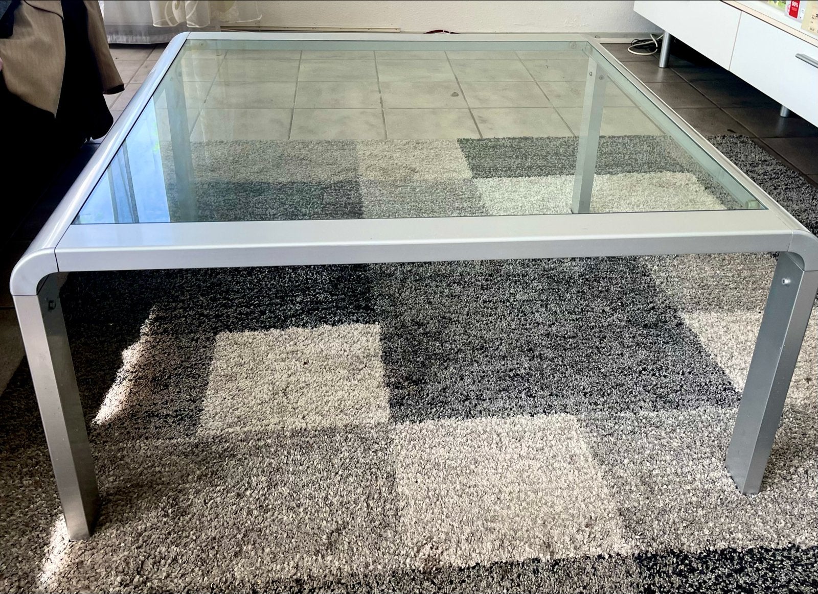 Glazen salontafel met chromen poten (1,50m x 1,50m), Ophalen, Gebruikt, 100 tot 150 cm, 150 tot 200 cm