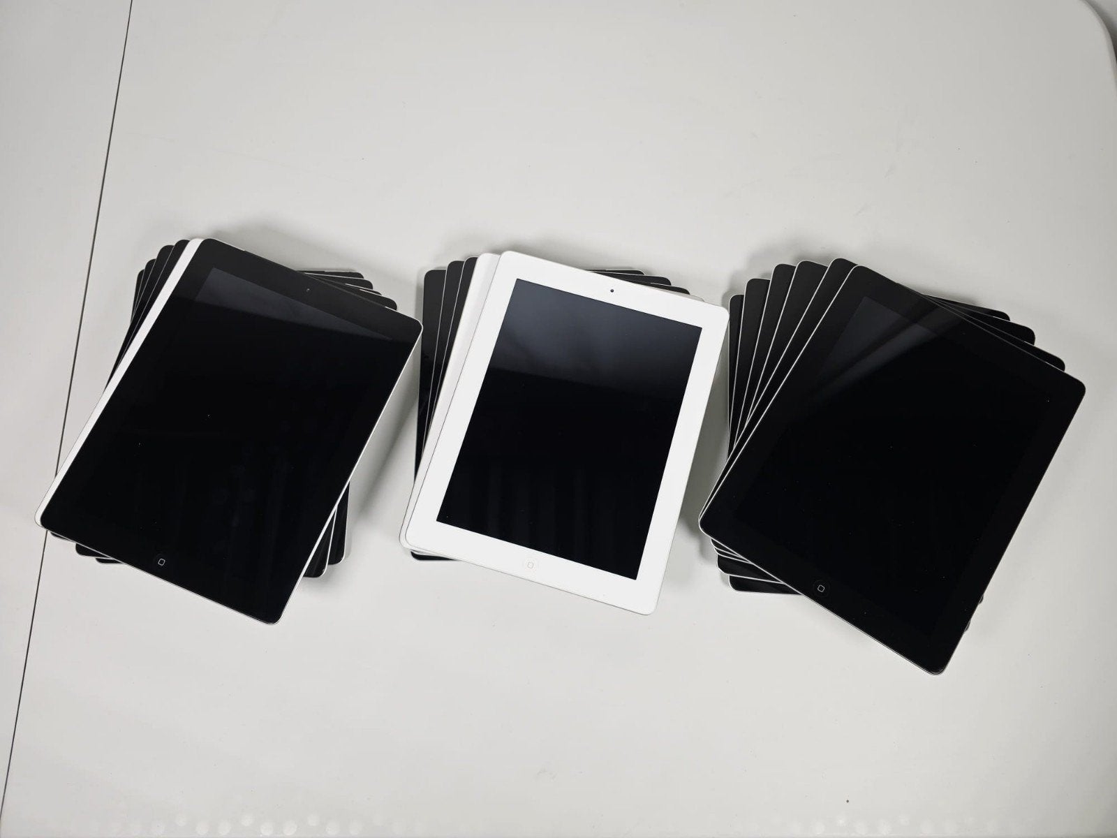 Partij Apple iPads 2e, 3e & 4e Generatie – 17 Stuks, Computers en Software, Apple iPads, 10 inch, Gebruikt, Apple iPad, Wit