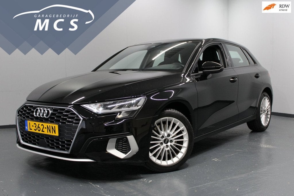 Audi A3 Sportback 30 TFSI Business edition / Automaat / DAB, Stof, Gebruikt, Zwart, Bedrijf