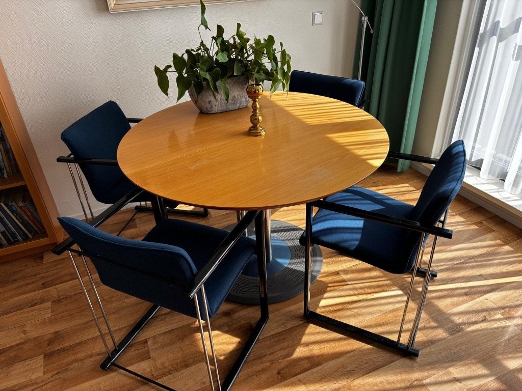 Leolux Trias ronde design eettafel, Huis en Inrichting, Tafels | Eettafels, Ophalen, Gebruikt, Vijf personen of meer, 100 tot 150 cm
