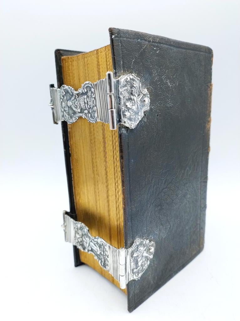 Bijbel met zilveren sloten, N. Teuter, Amsterdam, ca. 1800, Verzenden, Zilver