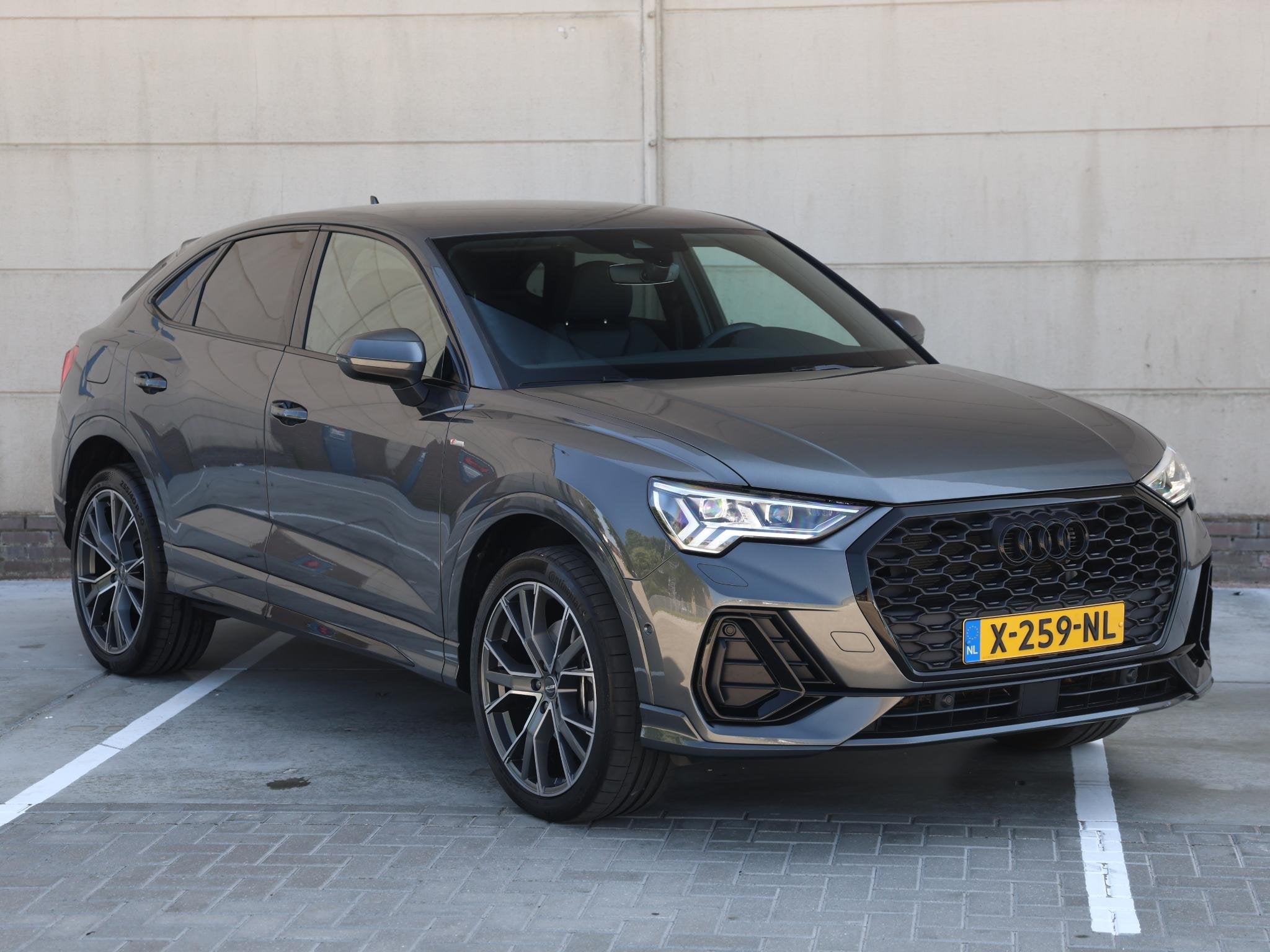 Audi Q3 Sportback 45 TFSIe 245 pk S-Line | Leder | Elektr. v, Auto's, Audi, Gebruikt, Hybride Elektrisch/Benzine, 71 km/l, 13 kWh