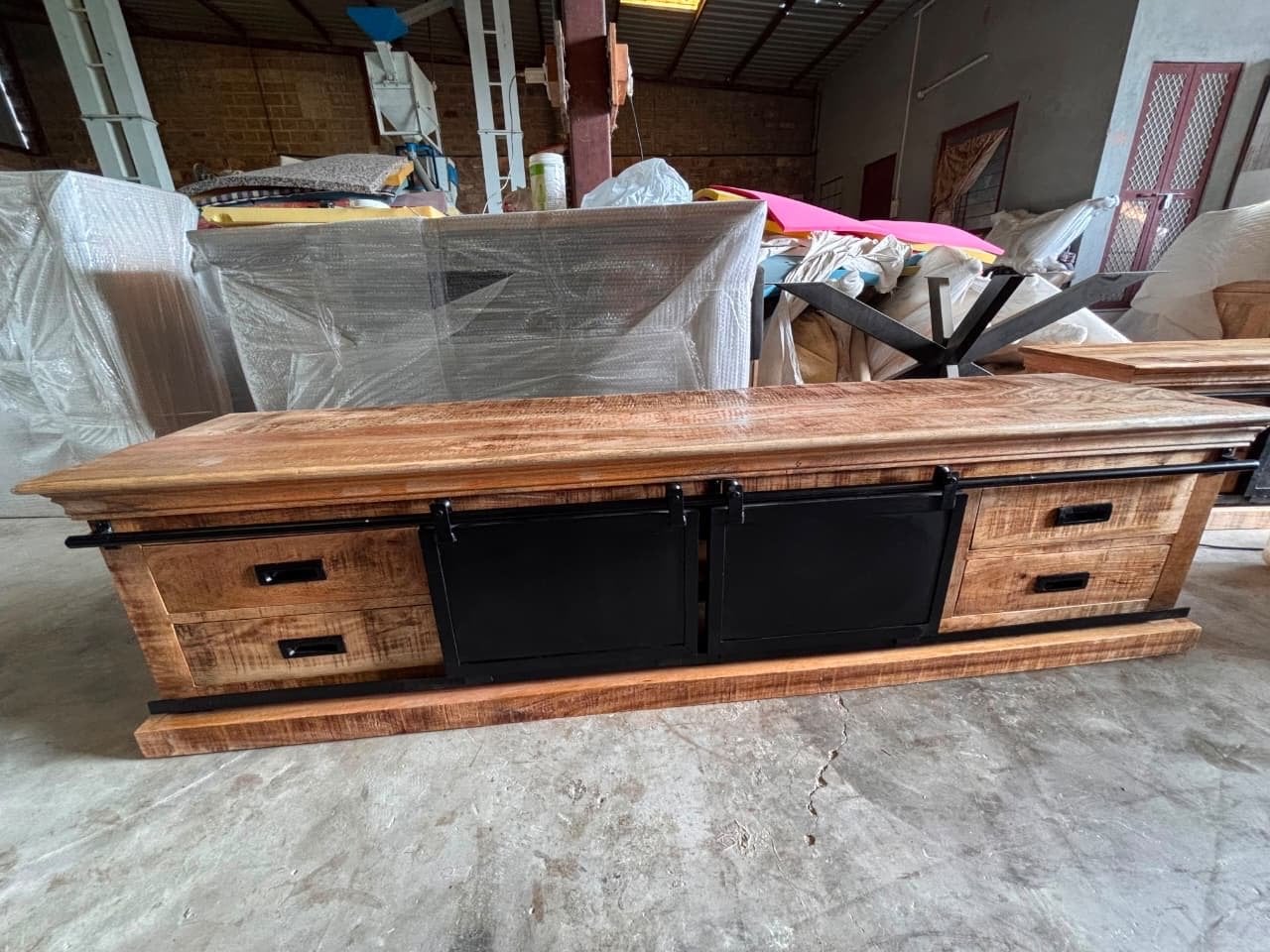 Tv meubel mangohout Lotte 200x50x45 - Weco Meubelen, Ophalen, Nieuw