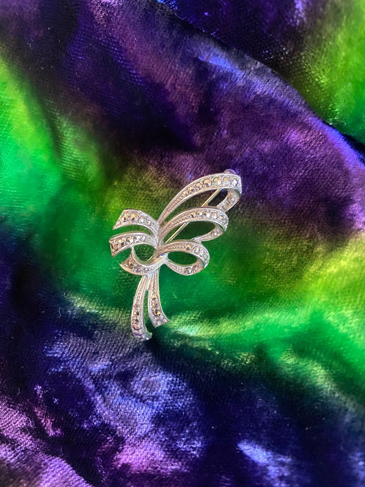 Broche met markasietjes, Overige materialen, 4 tot 7 cm, Ophalen of Verzenden, Zo goed als nieuw