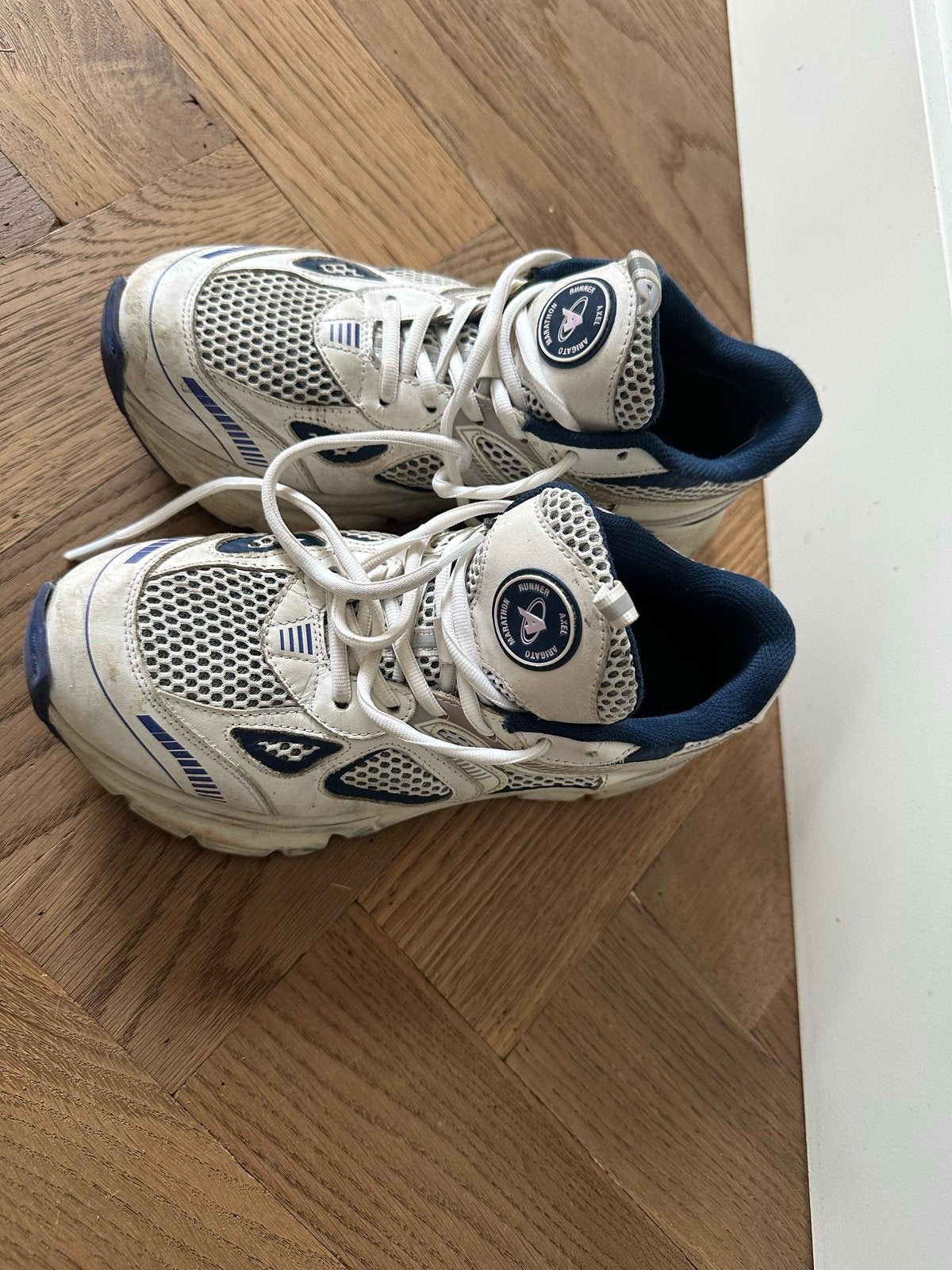 Axel Arigato Runner sneakers - Maat 39, Ophalen of Verzenden, Gedragen, Wit, Sneakers of Gympen