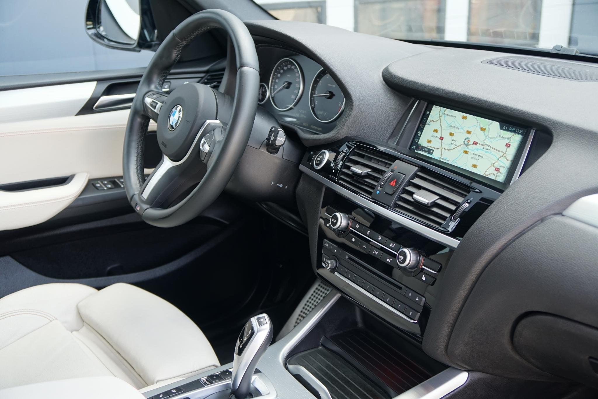BMW X3 sDrive20i Centennial High Executive M SPORT * facelif, Auto's, Automaat, Achterwielaandrijving, Gebruikt, Euro 6