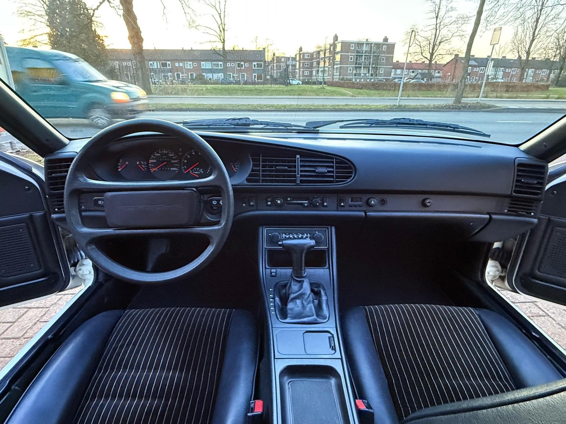 Porsche 944 2.5 Coupé AUTOMAAT, Auto's, Automaat, Dealer onderhouden, Achterwielaandrijving, Gebruikt