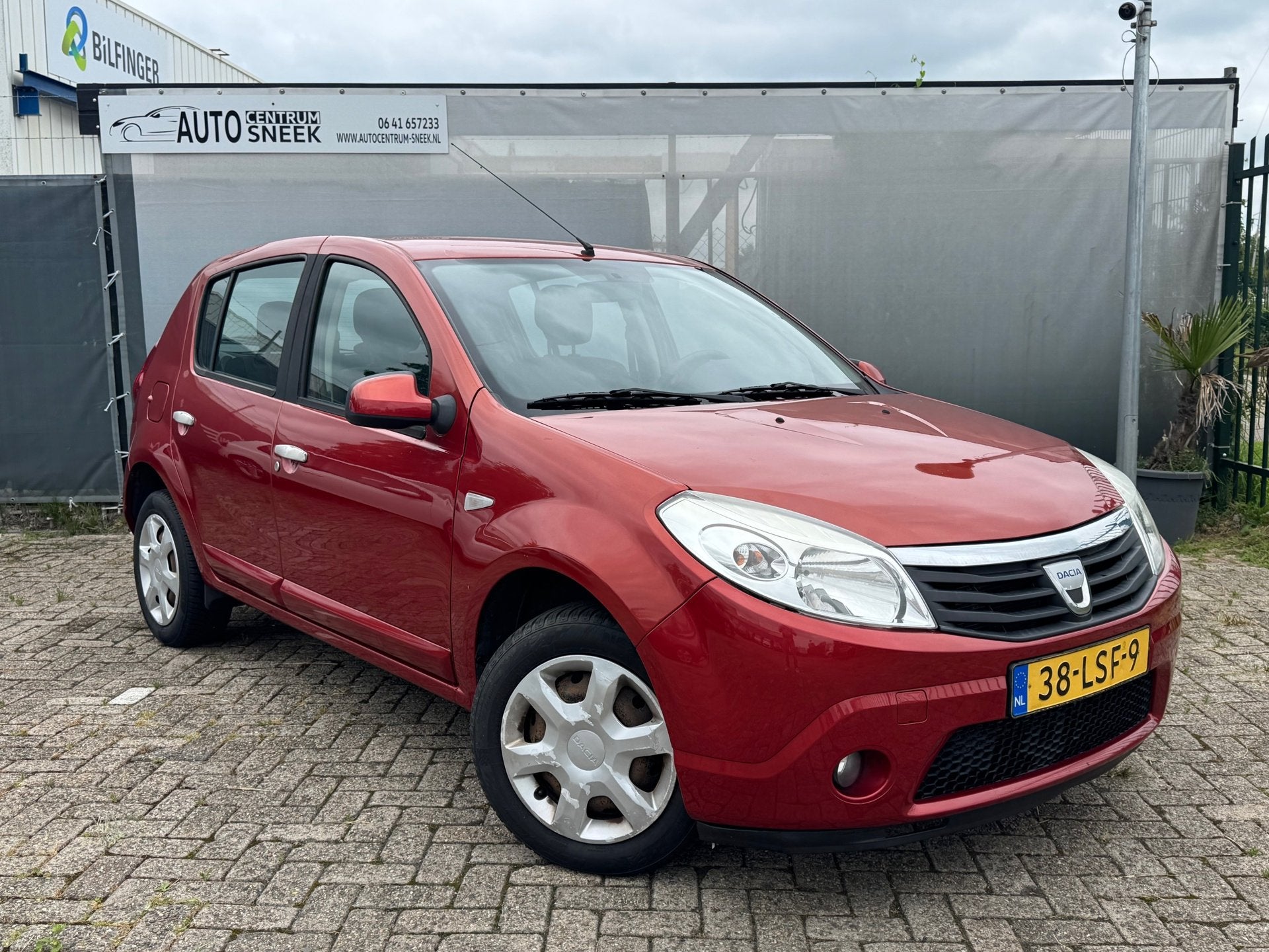 Dacia Sandero 1.6 Lauréate - NWE APK - Airco - Sensoren, Auto's, Voorwielaandrijving, Stof, 4 cilinders, Bedrijf