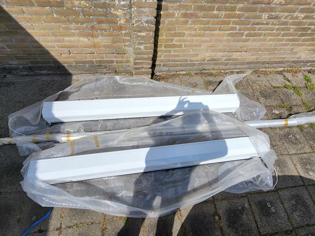 Rolluiken 2x Elektrisch, Doe-het-zelf en Verbouw, Rolluiken, Ophalen of Verzenden, Wit, Minder dan 100 cm