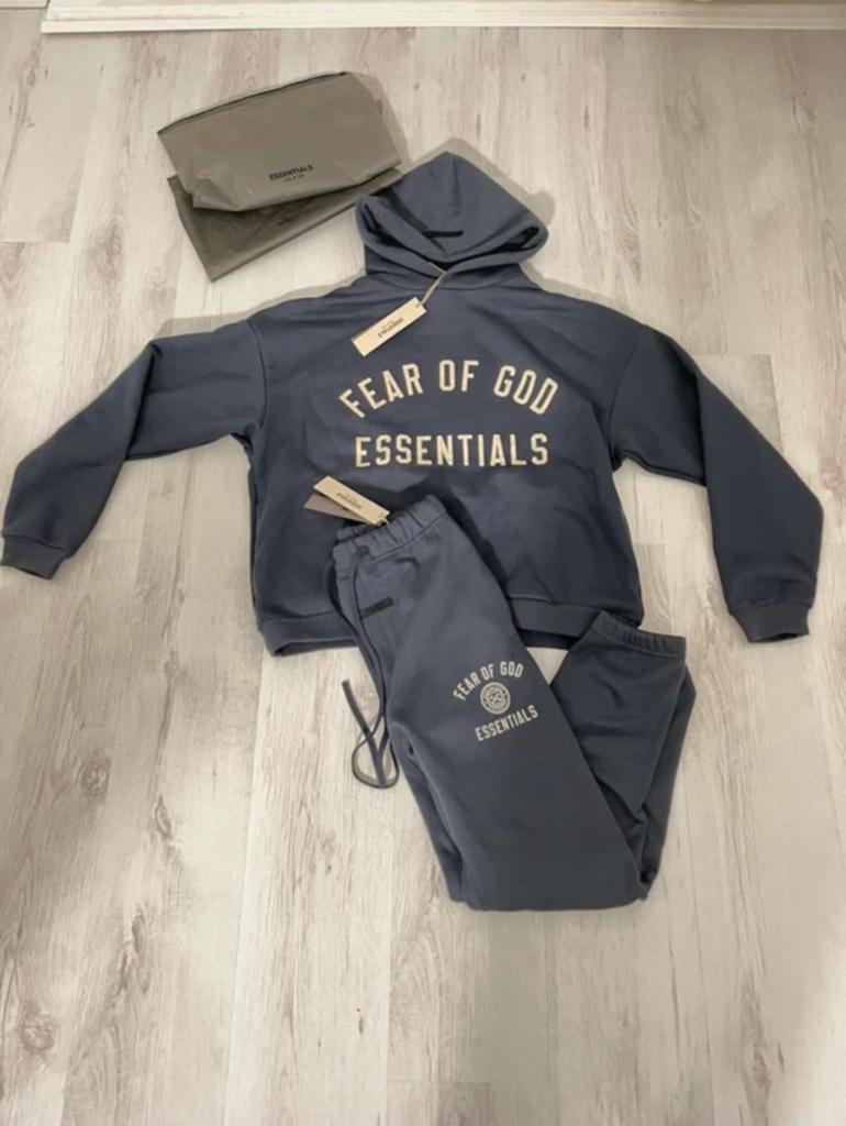 Fear of god essentials trainingspak, Kleding | Heren, Heren-kledingpakketten, Ophalen of Verzenden, Nieuw, Maat 48/50 (M)