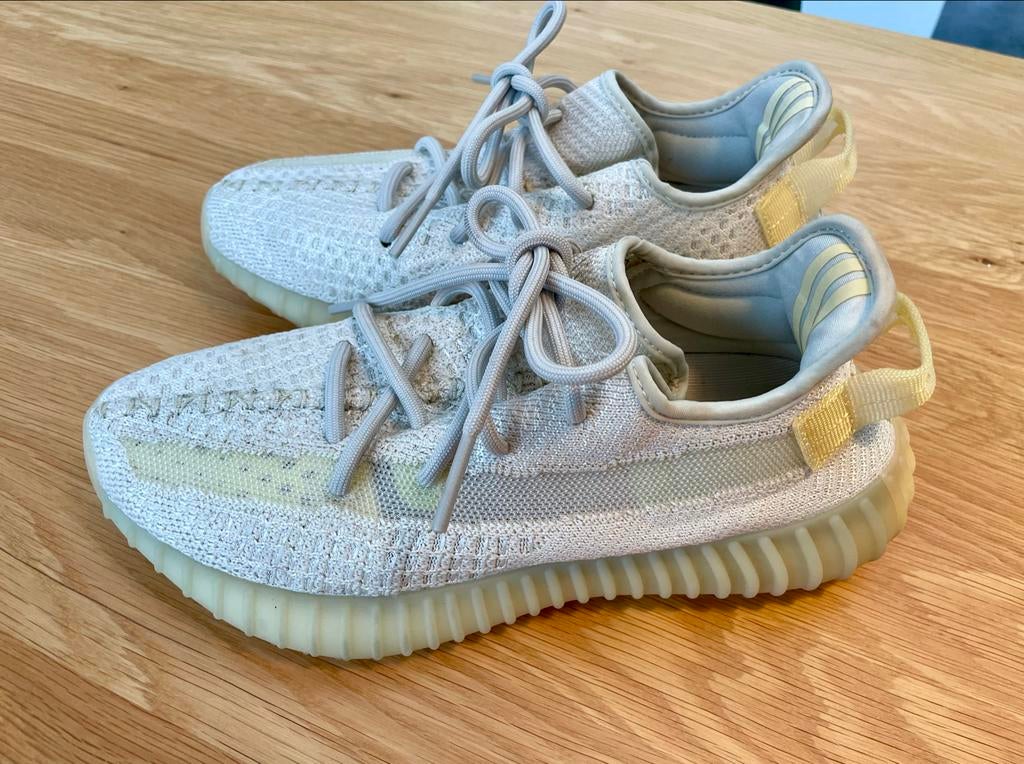 Yeezy Boost 350 V2 Light - Zo goed als nieuw, Kleding | Dames, Schoenen, Wit, Ophalen of Verzenden, Sneakers of Gympen, Zo goed als nieuw