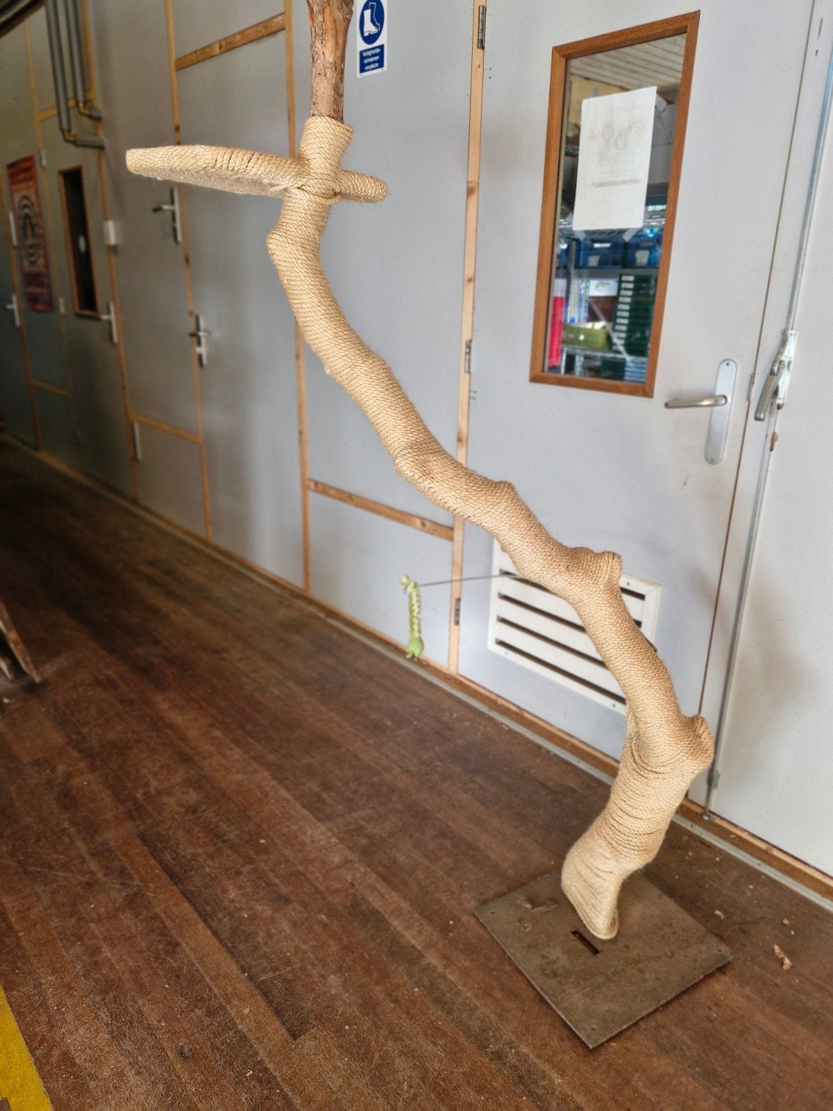 Unieke handgemaakte krabpaal/kunstobject, Dieren en Toebehoren, Krabmeubelen, Ophalen, Zo goed als nieuw, Krabpaal