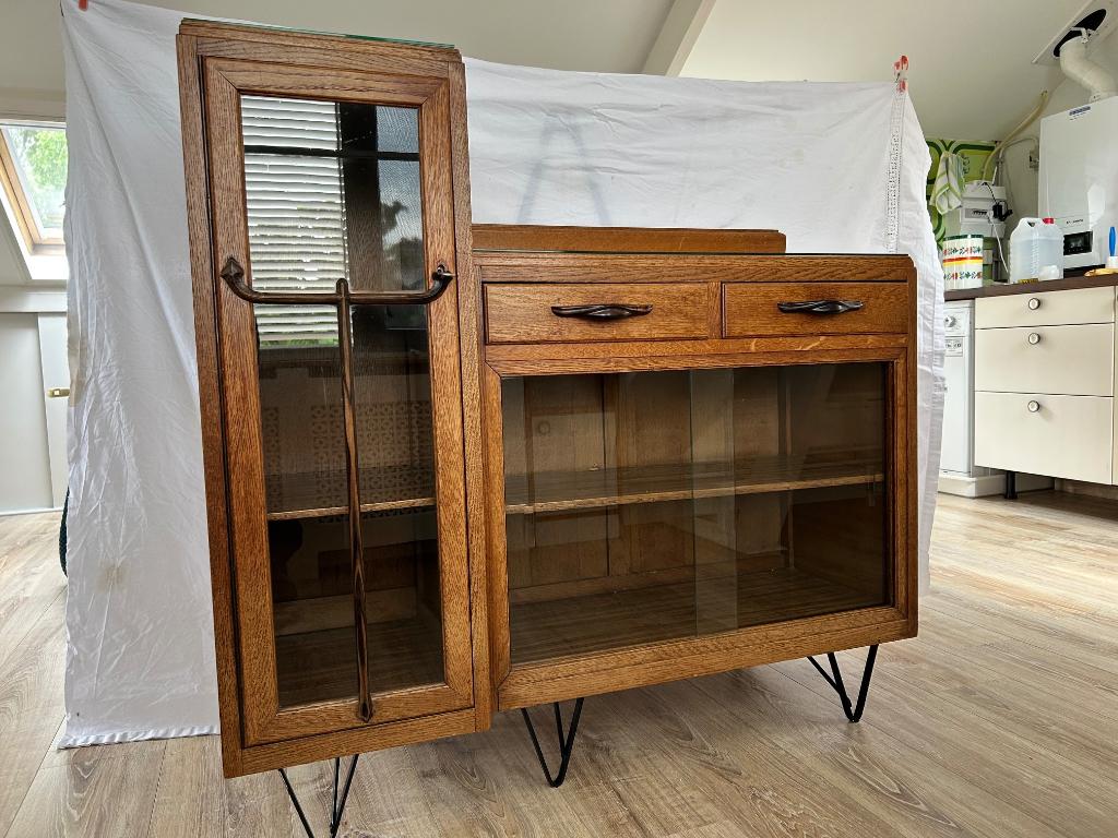 Asymetrisch eiken dressoir in Amsterdamse school stijl., Huis en Inrichting, Kasten | Dressoirs, Ophalen, Gebruikt, Glas, Amsterdamse school