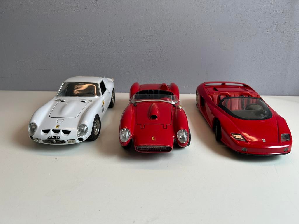 3 FERRARI MODELAUTO’s. -  1/18, Hobby en Vrije tijd, Modelauto's | 1:18, Ophalen of Verzenden, Zo goed als nieuw, Auto, Bburago