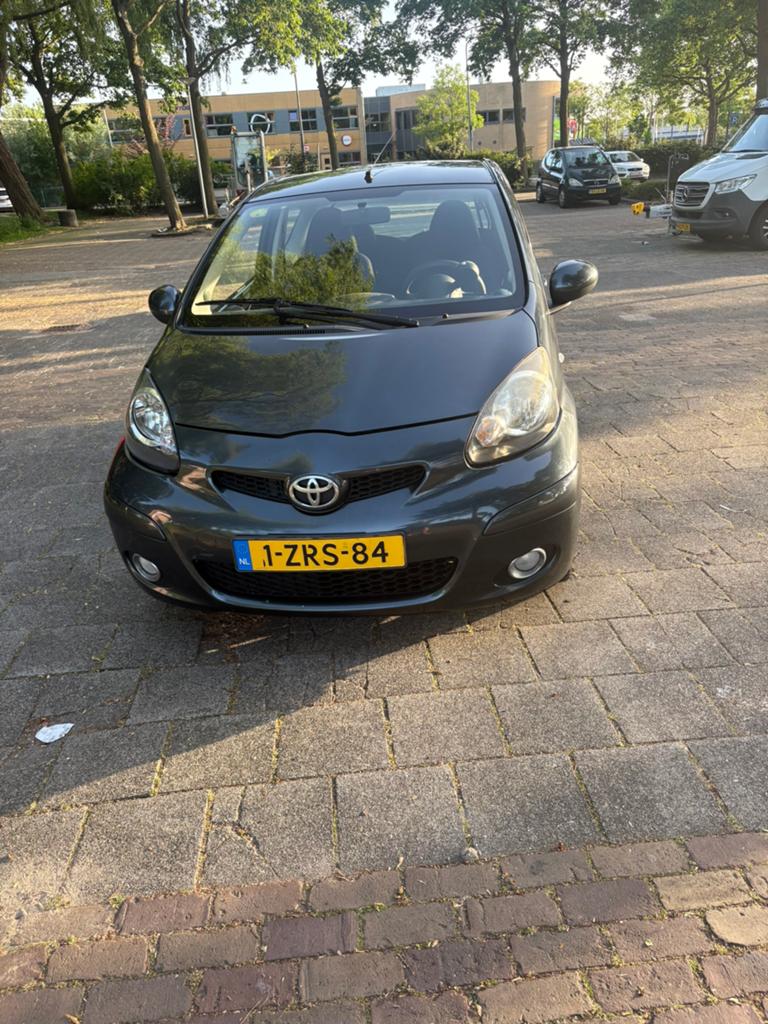 Toyota Aygo 1.0 12V Vvt-i 3DRS MMT 2009 Grijs, Stof, 4 stoelen, 68 pk, Grijs