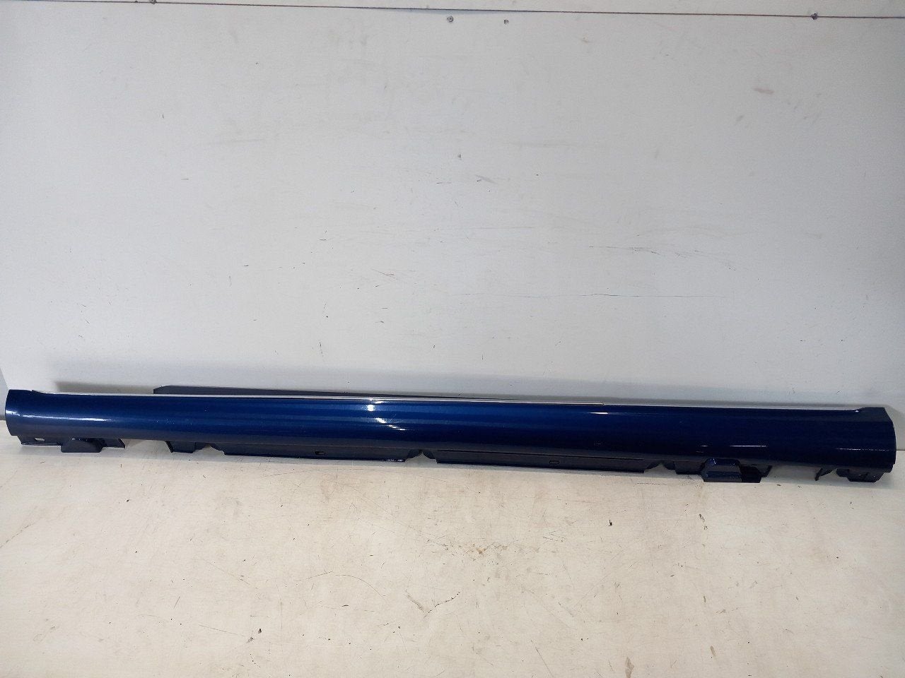 Sideskirt links Mercedes-Benz C-Klasse, Auto-onderdelen, Onderdelen@venauto.nl, Van der Ven Autorecycling B.V., Gebruikt, Ettenseweg 76, 4706 PB Roosendaal, The Netherlands