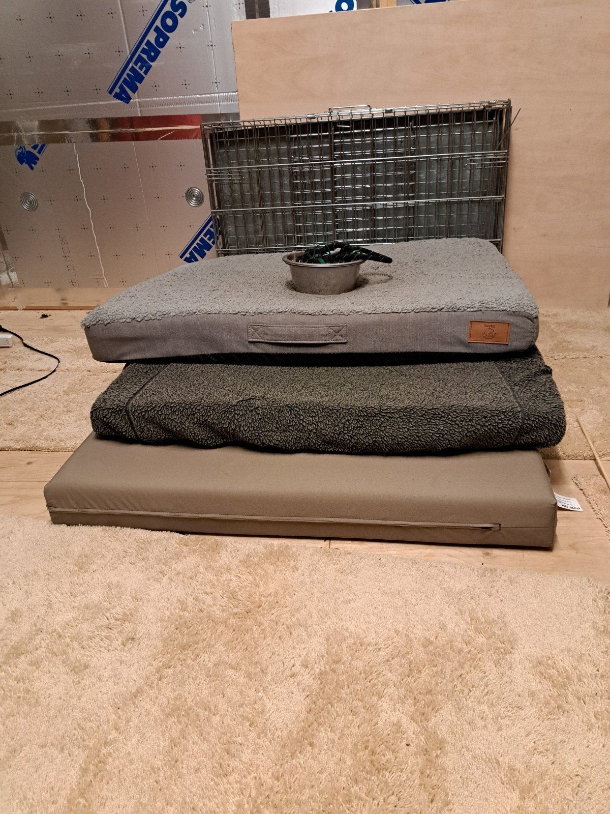 hondenkussens en bench 90x60x70, Ophalen, Zo goed als nieuw
