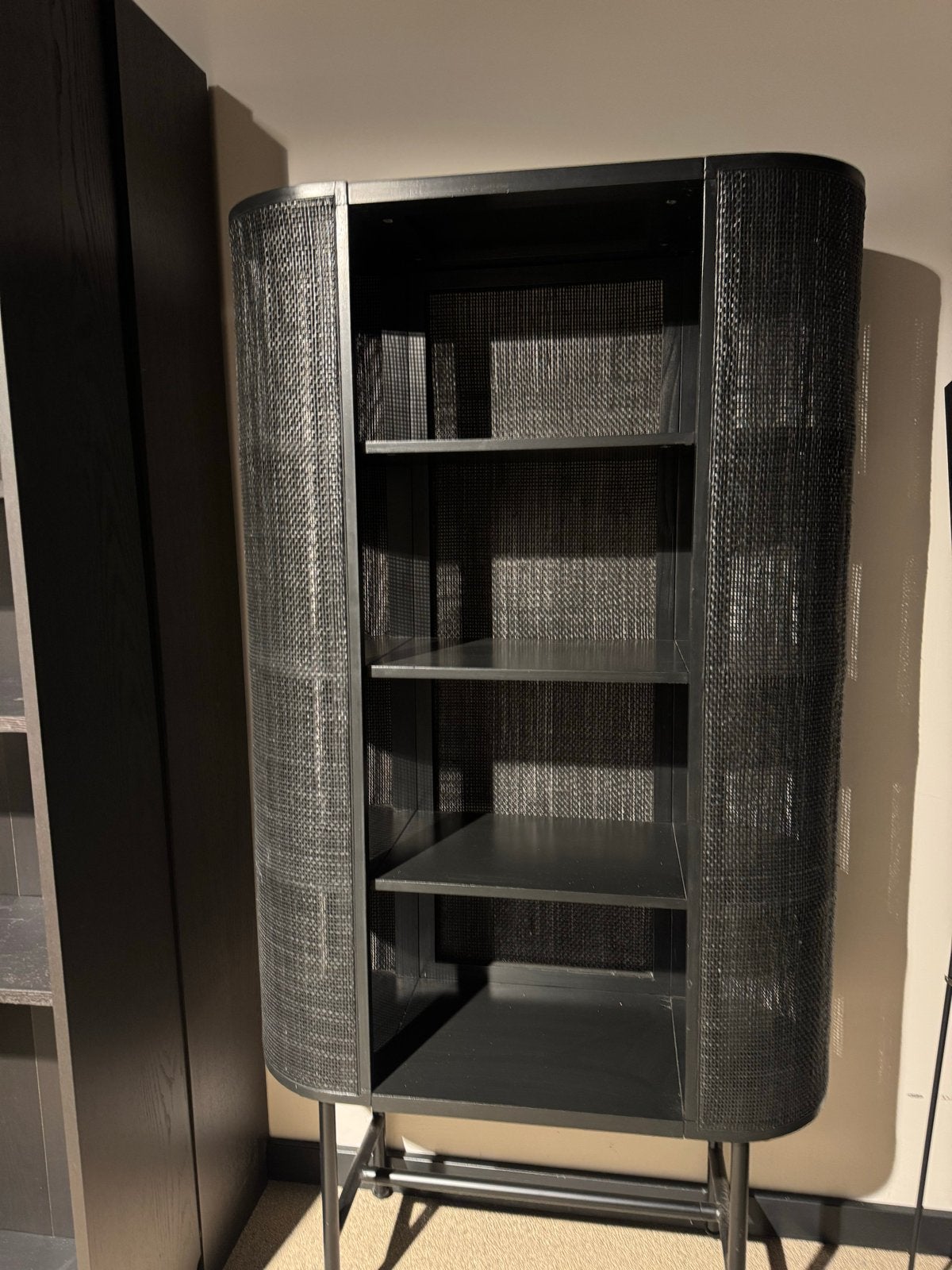 Kast Julius webbing zwart KARWEI, Met plank(en), 100 tot 150 cm, Zo goed als nieuw, 25 tot 50 cm