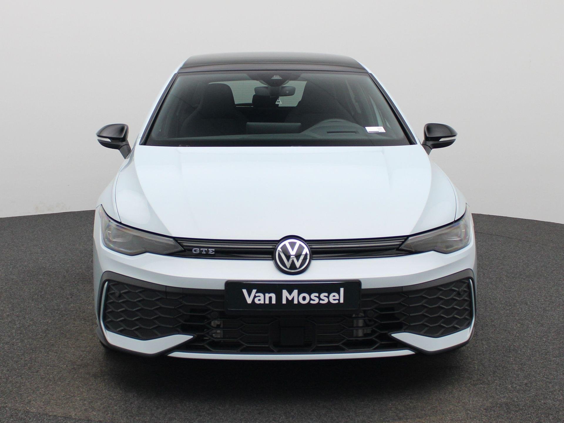 Volkswagen Golf 1.5 eHybrid GTE 272 PK| | SOH 100% | Panoram, 12 maanden, Stof, 4 cilinders, 26 kWh